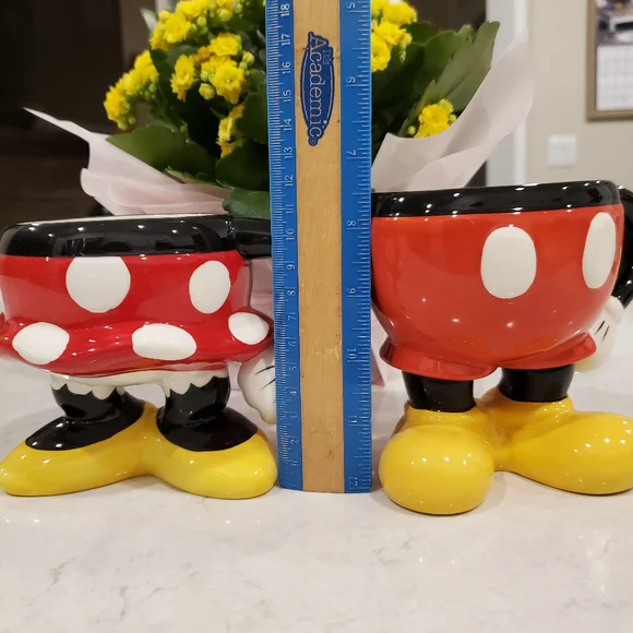 Disney's Mickey and Minnie Mugs - Picture 6 of 7